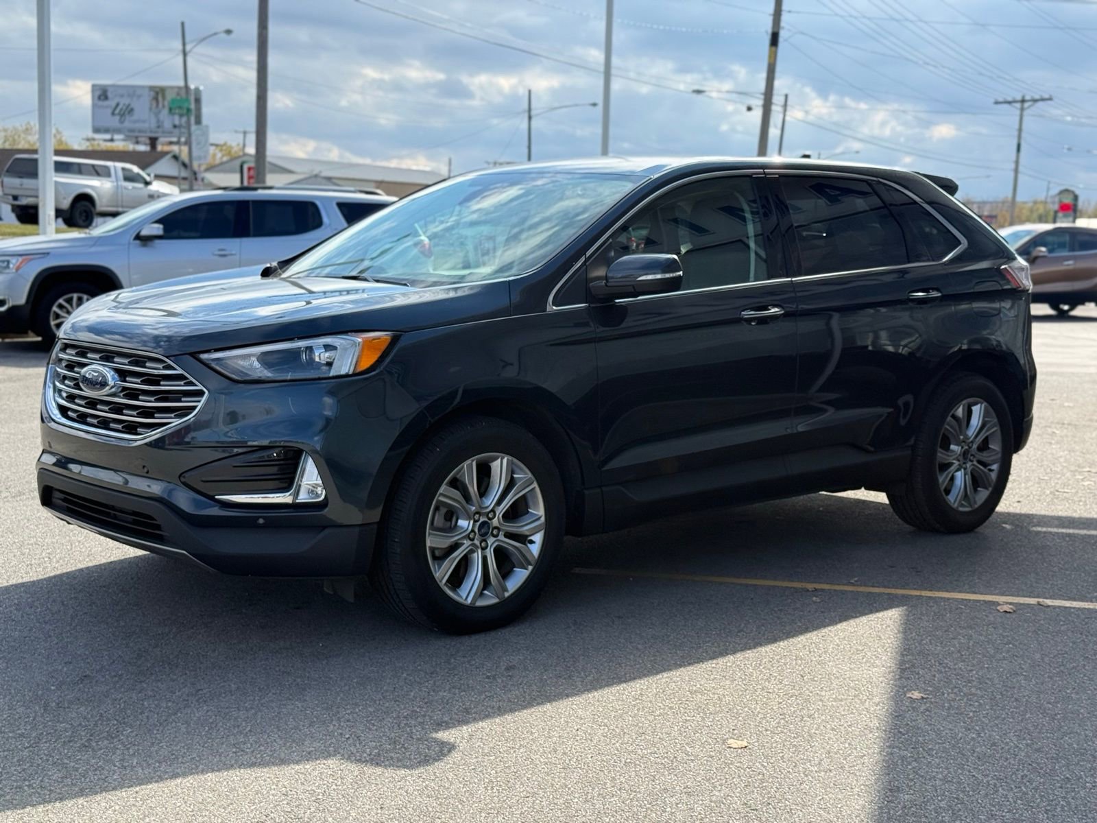 Used 2022 Ford Edge Titanium image 3