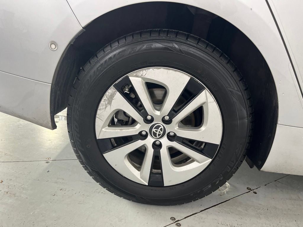 Used 2017 Toyota Prius Two w/ Prius Two Safety Plus Package FWD image 17