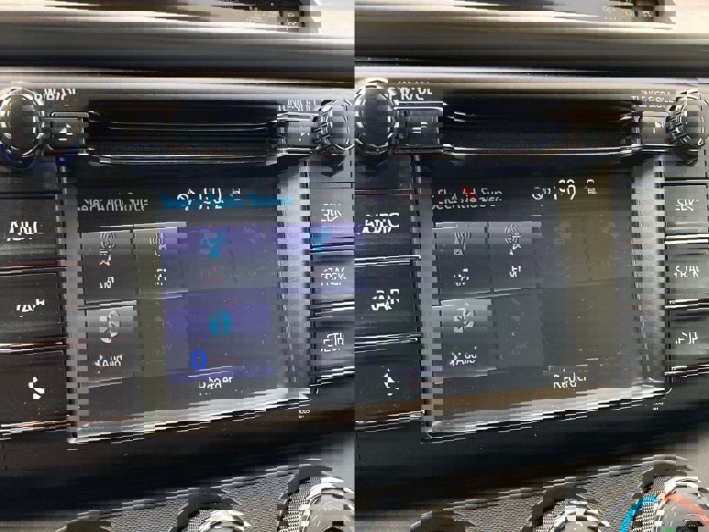 Used 2018 Toyota RAV4 LE image 19