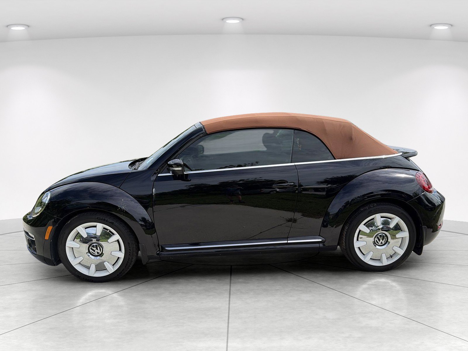 Used 2019 Volkswagen Beetle 2.0T SE FWD image 7