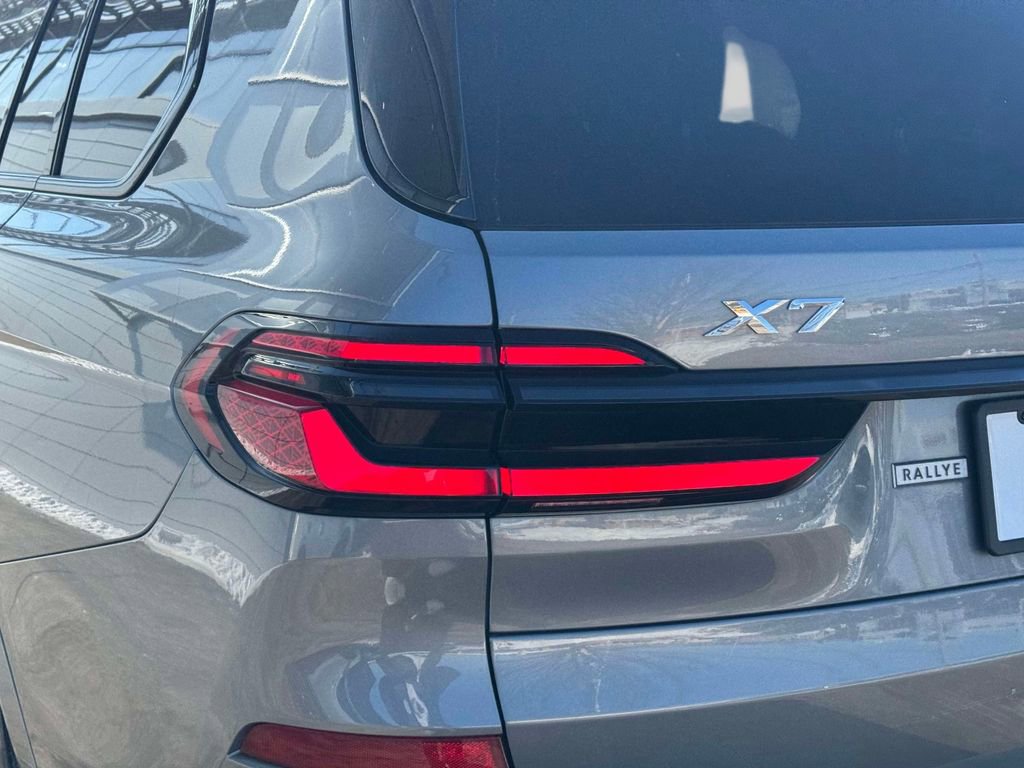 Certified 2025 BMW X7 xDrive40i w/ M Sport Package AWD/4WD image 10