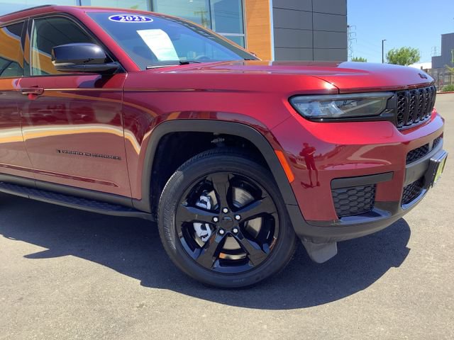 Used 2023 Jeep Grand Cherokee L Laredo AWD/4WD image 3