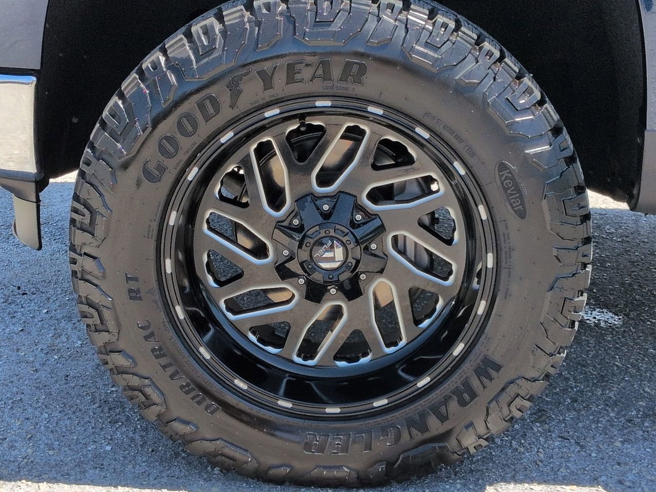 Used 2022 Chevrolet Silverado 1500 LT AWD/4WD image 11