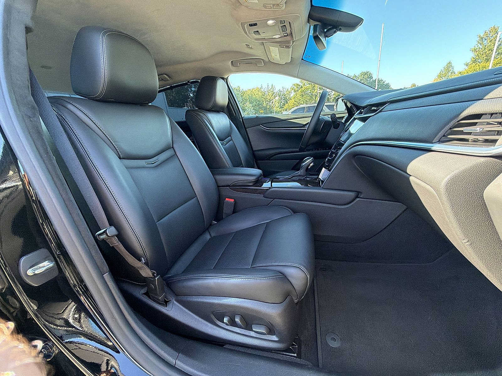 Used 2015 Cadillac XTS w/ Rear Seat Comfort Package FWD image 22