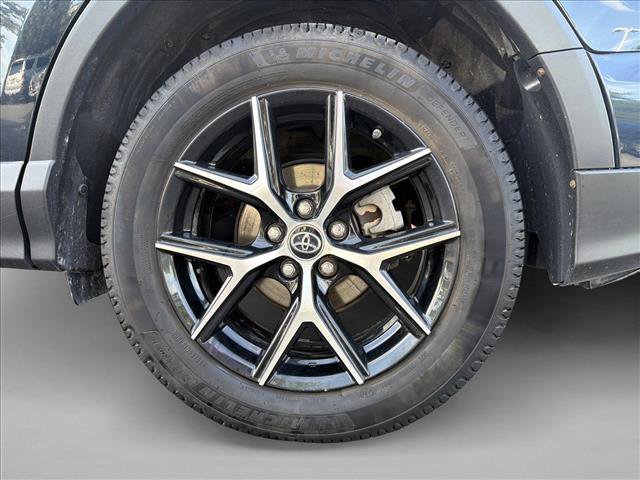 Used 2018 Toyota RAV4 SE AWD/4WD image 9