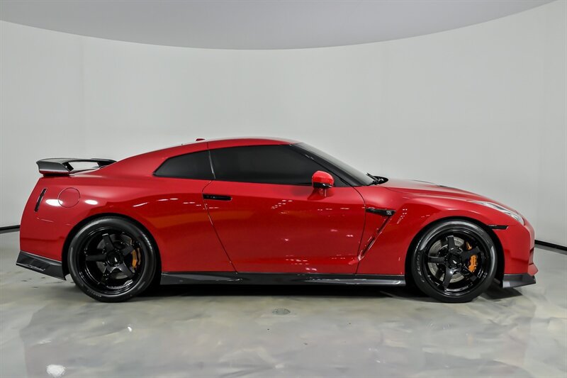 Used 2018 Nissan GT-R Premium AWD/4WD image 14