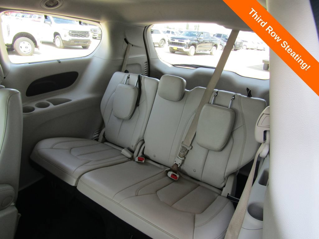 Used 2021 Chrysler Pacifica Touring-L FWD image 19
