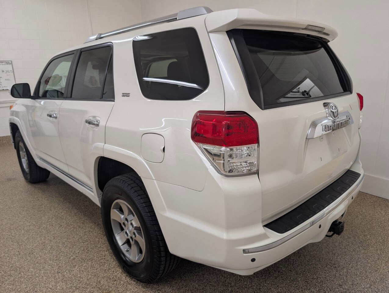 Used 2010 Toyota 4Runner SR5 image 3