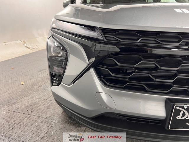 New 2026 Chevrolet Trax LT w/ Midnight Edition FWD image 11