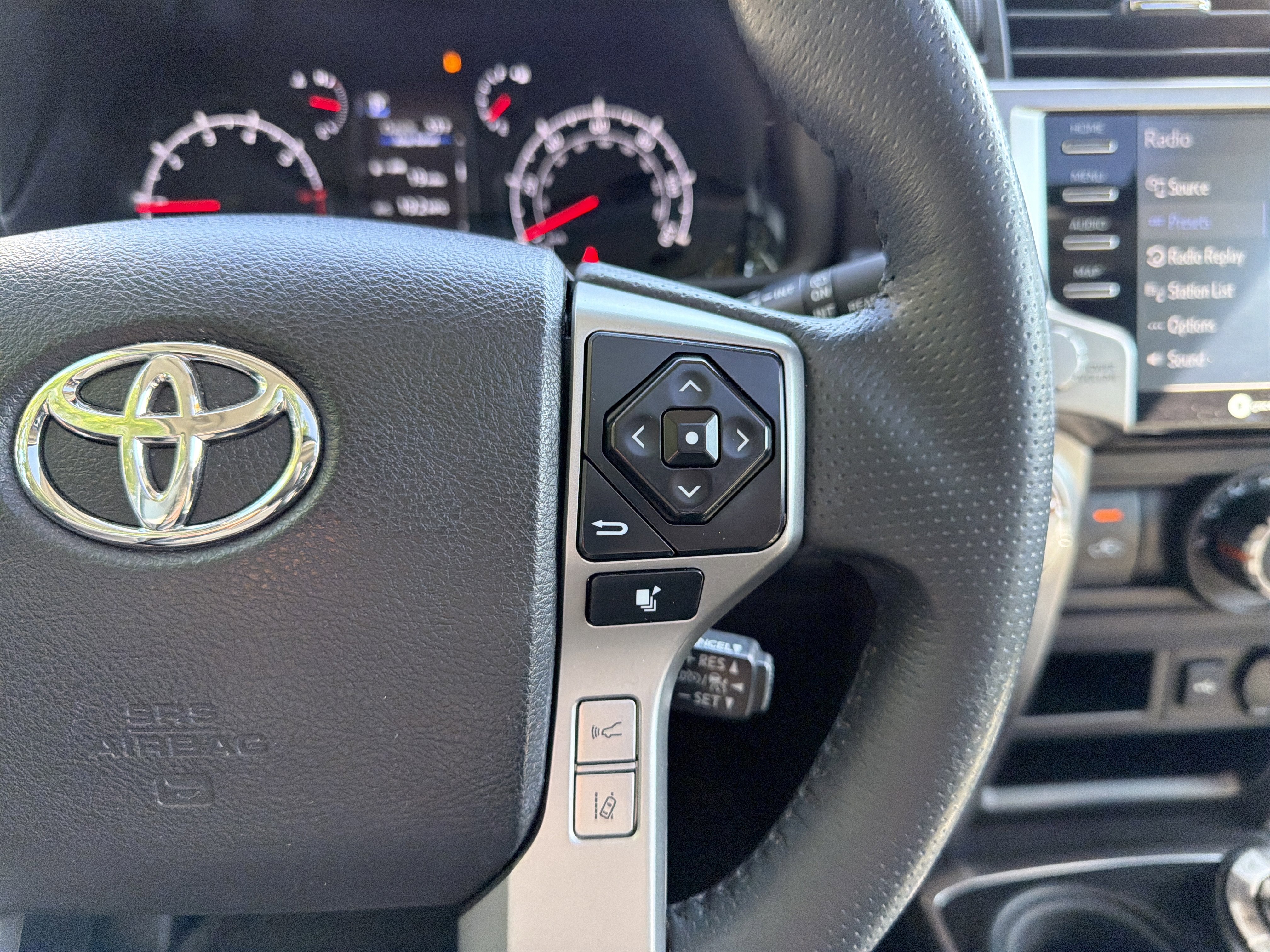 Used 2020 Toyota 4Runner SR5 Premium w/ Moonroof Package AWD/4WD image 20