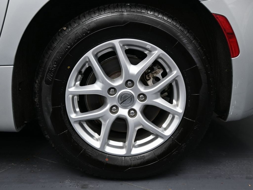 Used 2023 Chrysler Voyager LX image 12