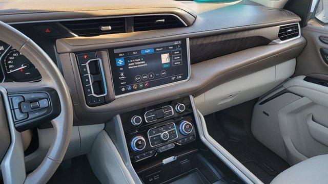 Used 2021 GMC Yukon XL Denali w/ Denali Premium Package image 29