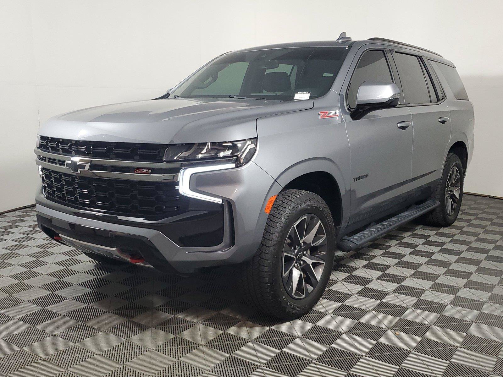 Used 2022 Chevrolet Tahoe Z71 w/ Luxury Package AWD/4WD image 3