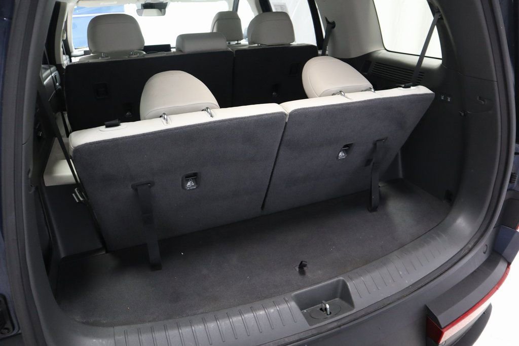 Certified 2025 Hyundai Santa Fe SEL image 17