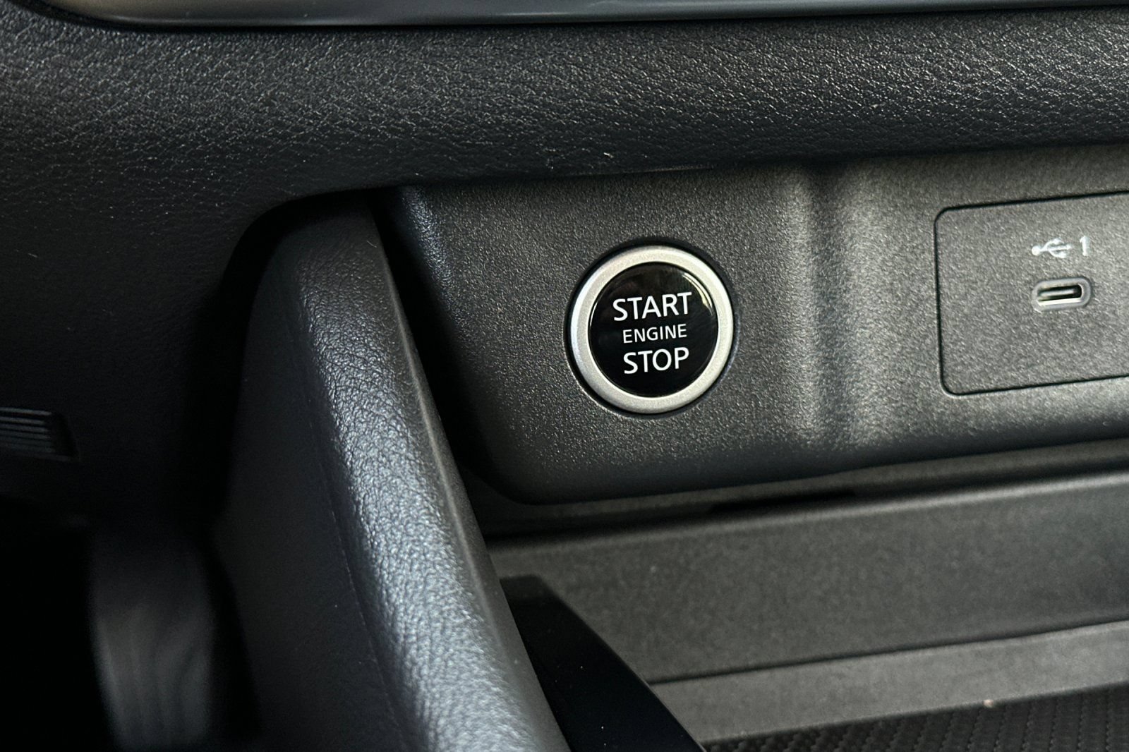 Used 2023 Nissan Rogue SV FWD image 21