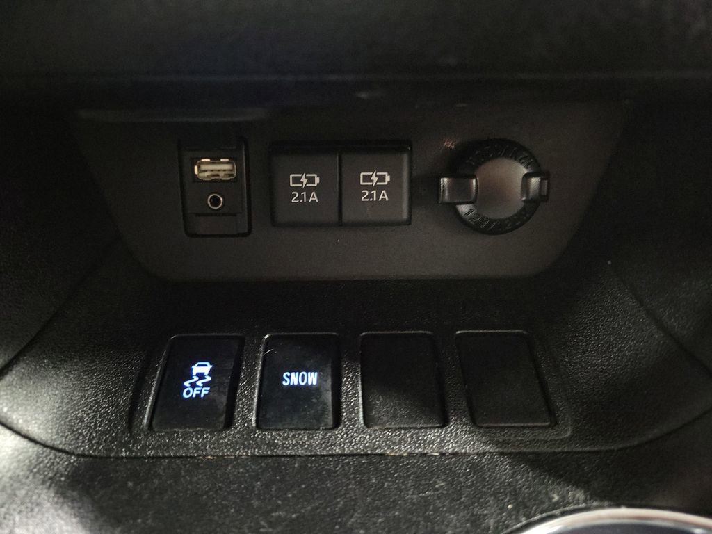 Used 2019 Toyota Highlander LE image 16