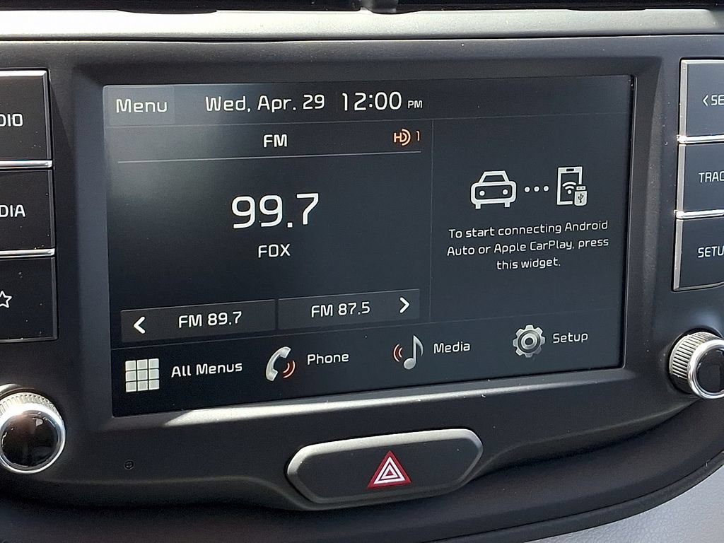 Used 2025 Kia Soul LX w/ LX Technology Package FWD image 16