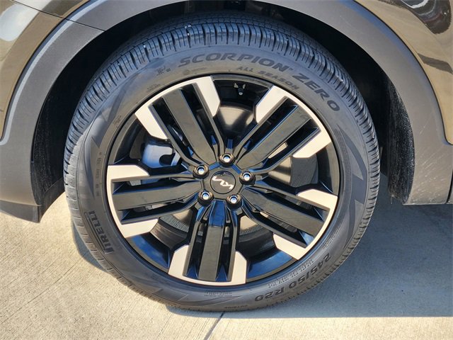 Certified 2025 Kia Telluride SX image 11