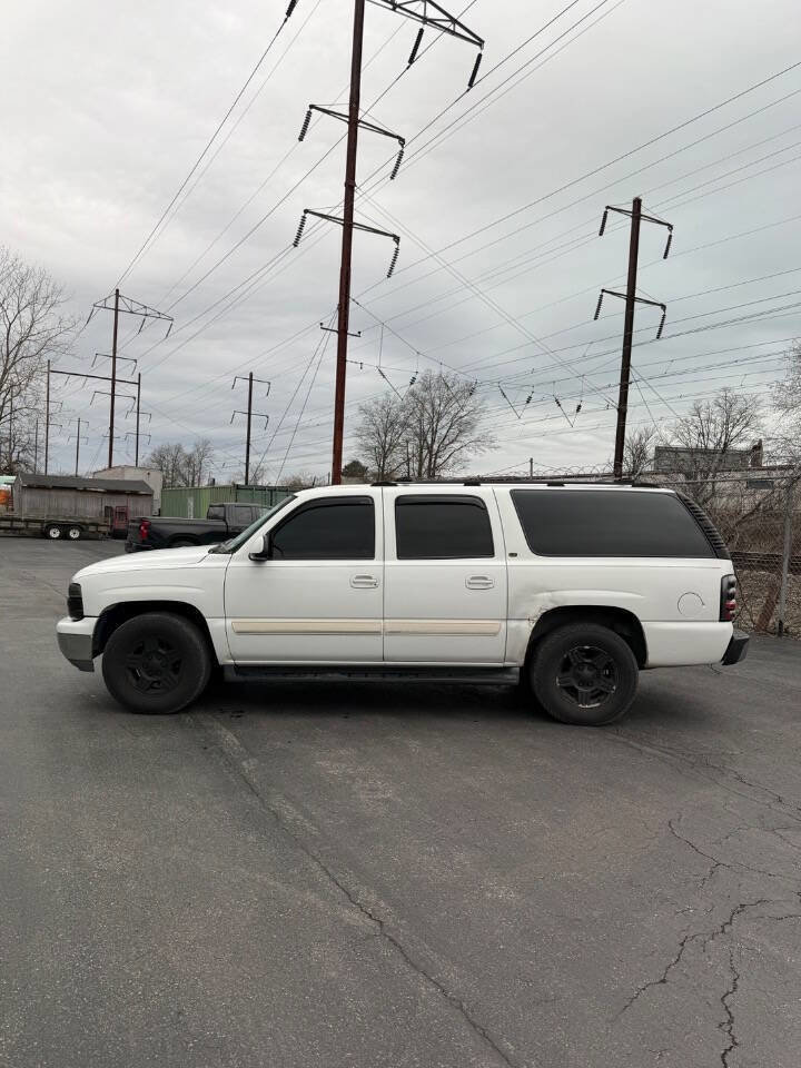 Used 2004 Chevrolet Suburban LT w/ Preferred Equipment Group image 4