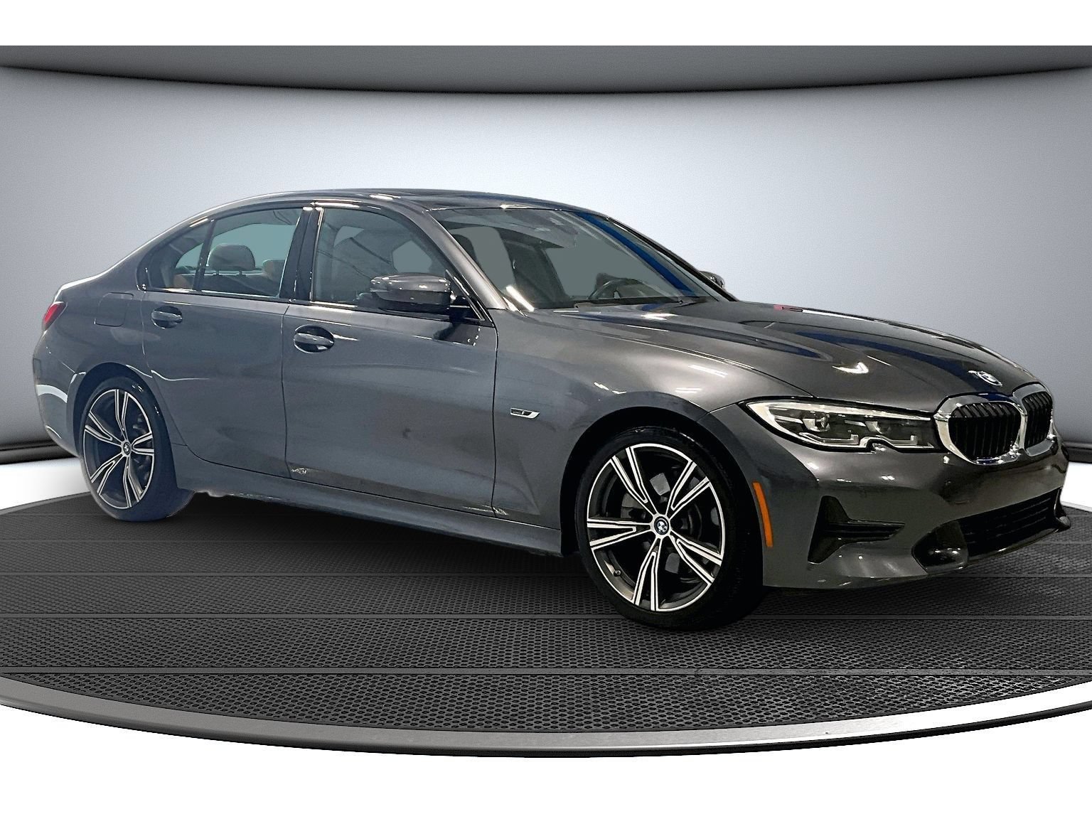 Used 2022 BMW 330e w/ Driving Assistance Package RWD image 2