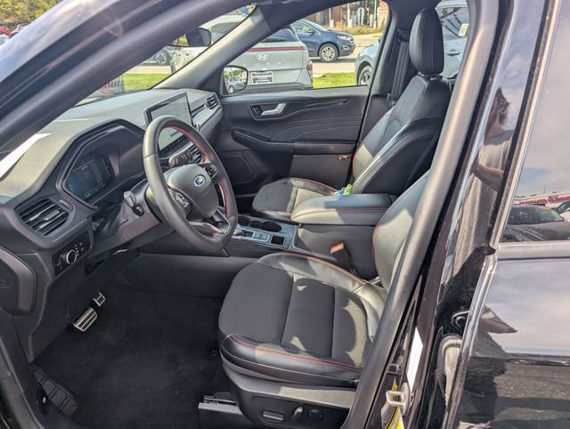 Used 2023 Ford Escape ST-Line w/ Tech Pack #1 AWD/4WD image 13
