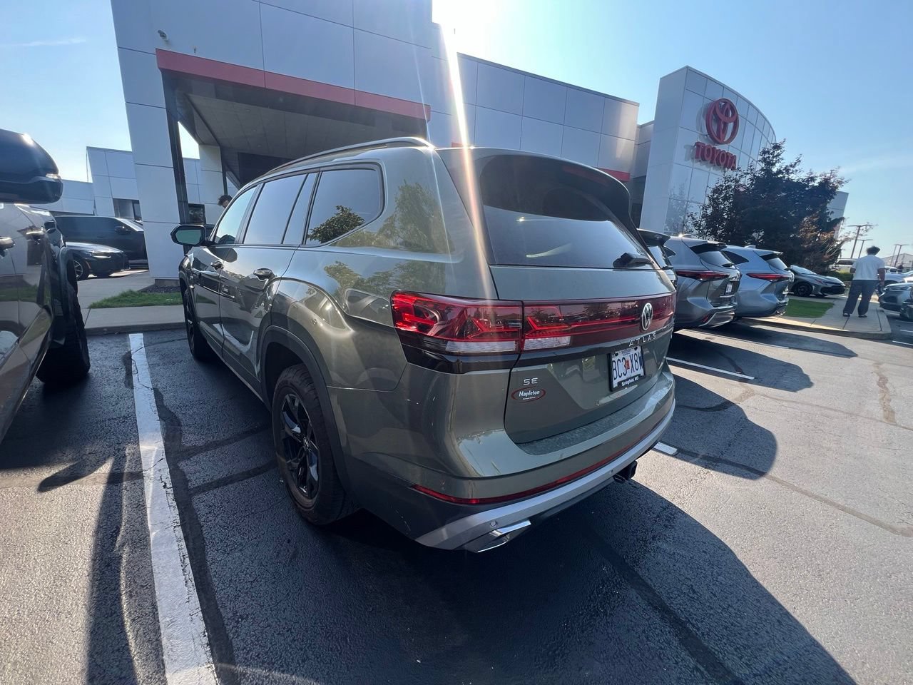 Used 2024 Volkswagen Atlas Peak Edition SE AWD/4WD image 5