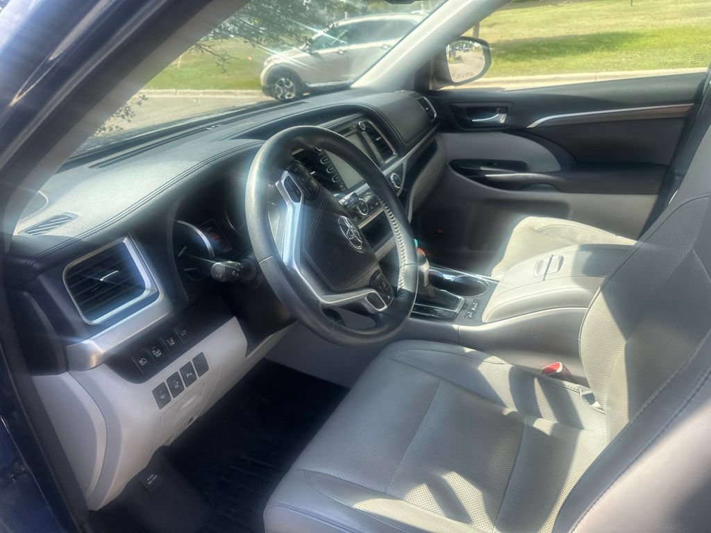 Used 2016 Toyota Highlander Limited Platinum AWD/4WD image 25