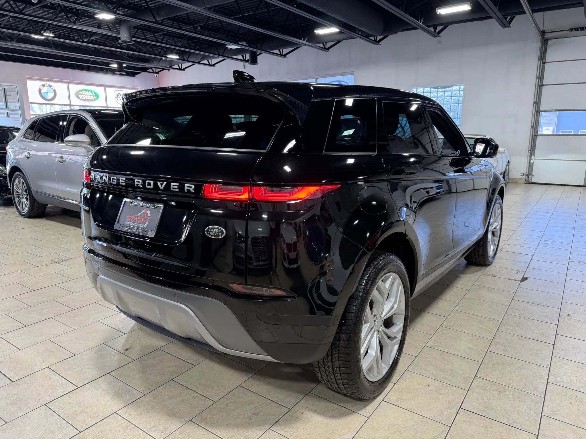 Used 2021 Land Rover Range Rover Evoque SE AWD/4WD image 8
