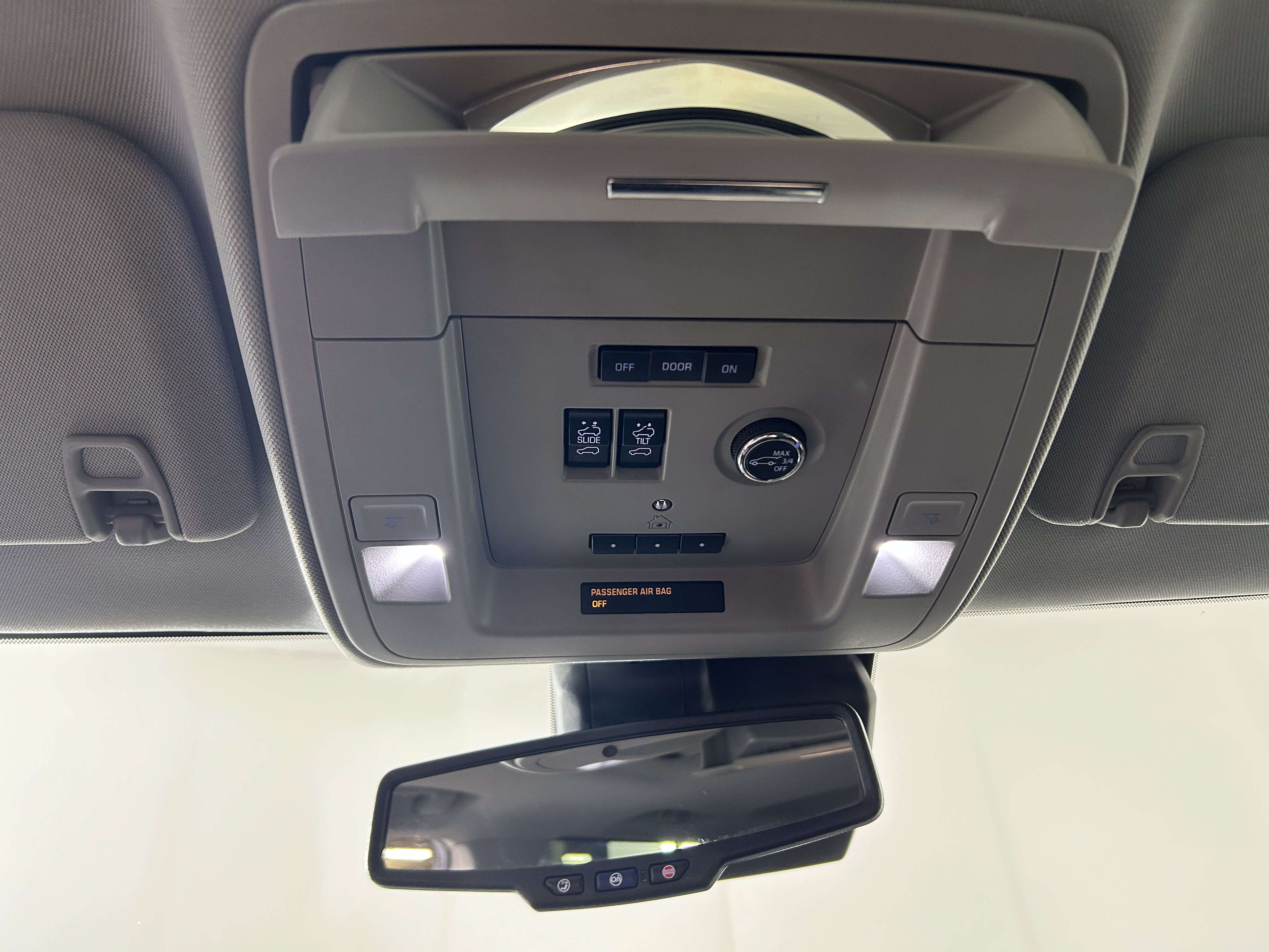 Used 2020 Chevrolet Suburban LT w/ Luxury Package AWD/4WD image 19