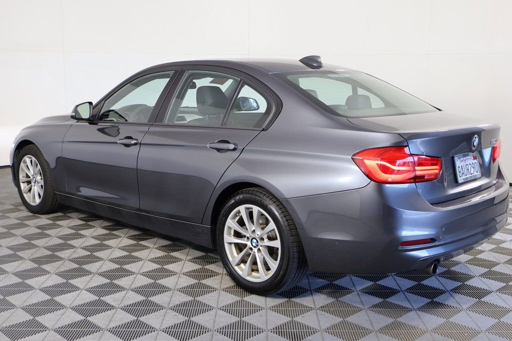 Used 2018 BMW 320i Sedan RWD image 4
