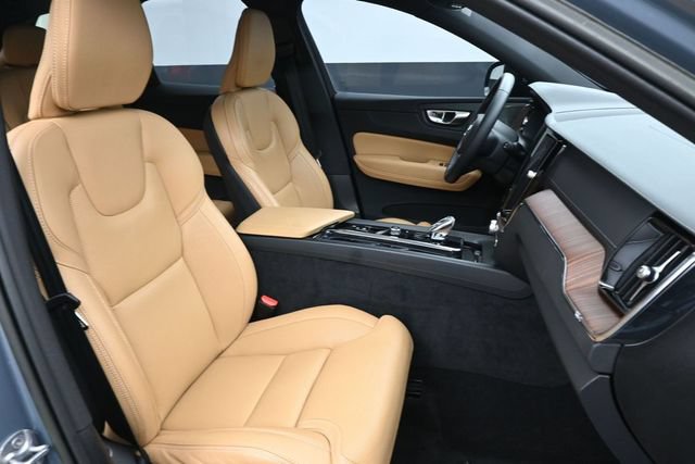 Used 2023 Volvo XC60 B6 Ultimate w/ Protection Package Premier AWD/4WD image 31