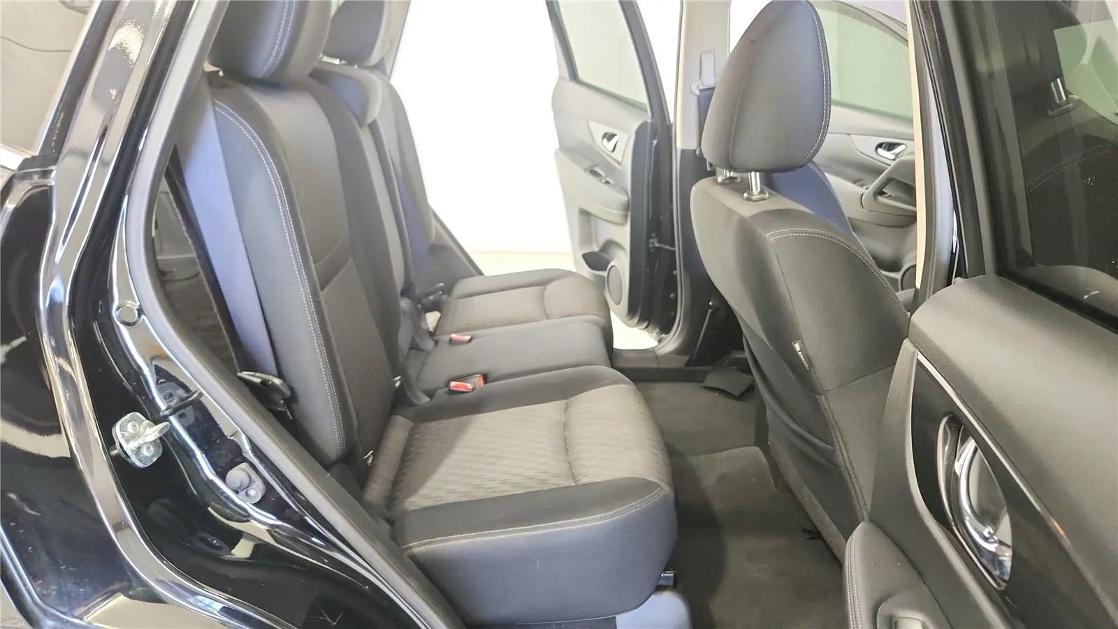 Used 2017 Nissan Rogue S AWD/4WD image 37