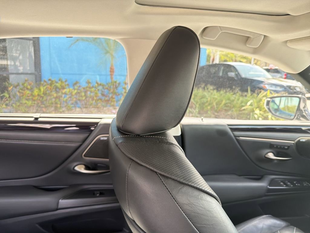 Used 2021 Lexus ES 300h Ultra Luxury w/ Accessory Package 2 image 16