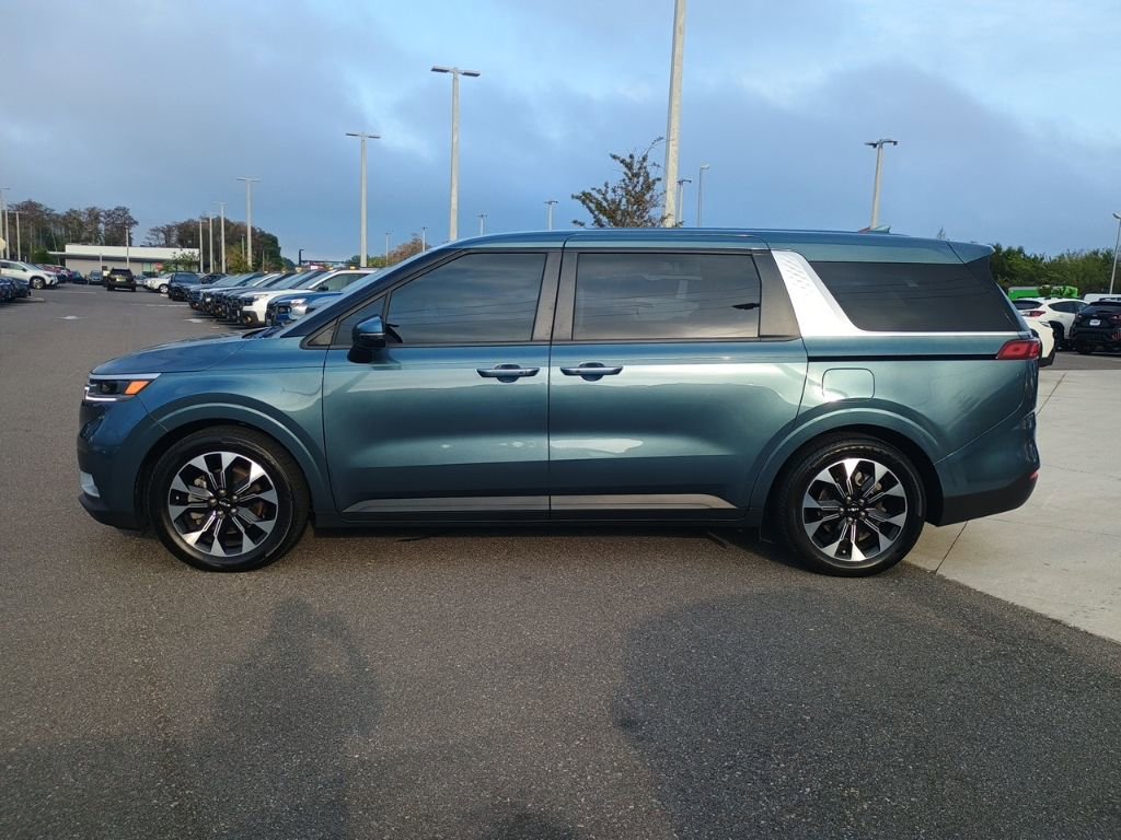 Used 2024 Kia Carnival EX image 8