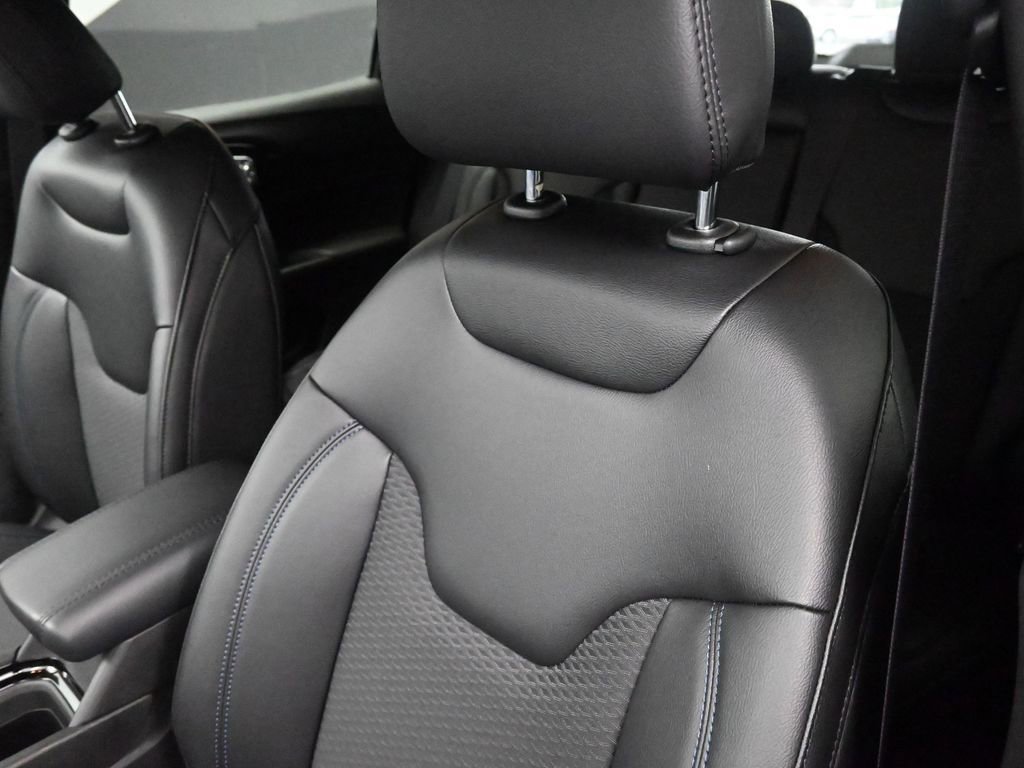 New 2026 Jeep Compass Latitude w/ Sun and Sound Group image 19