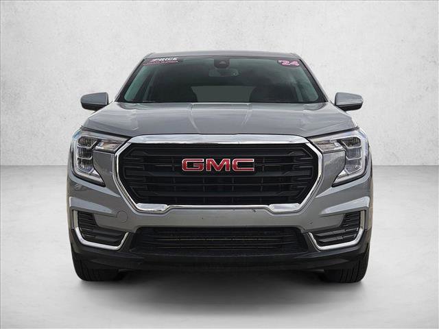 Used 2024 GMC Terrain SLE image 2
