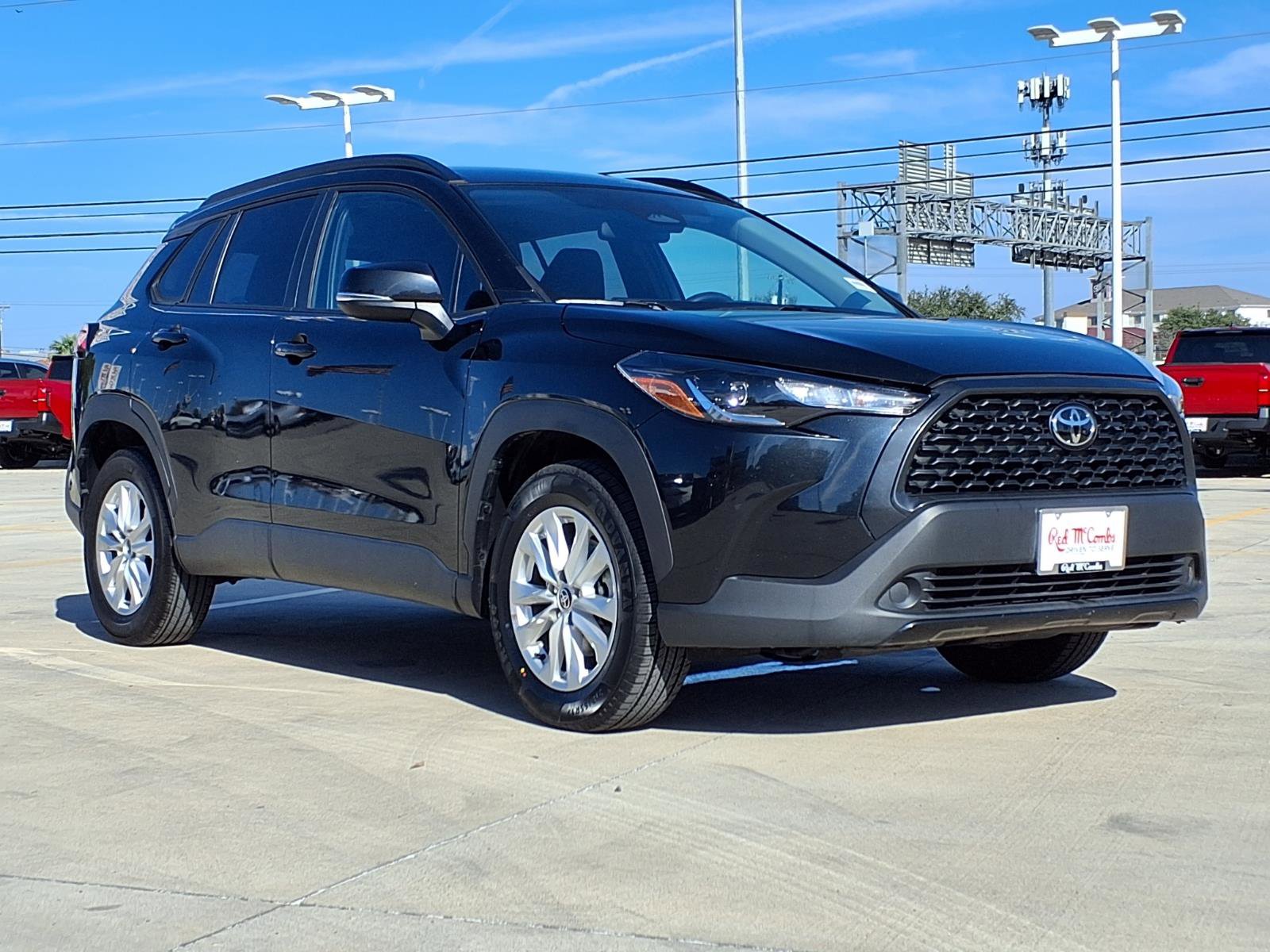 Used 2024 Toyota Corolla Cross LE image 3