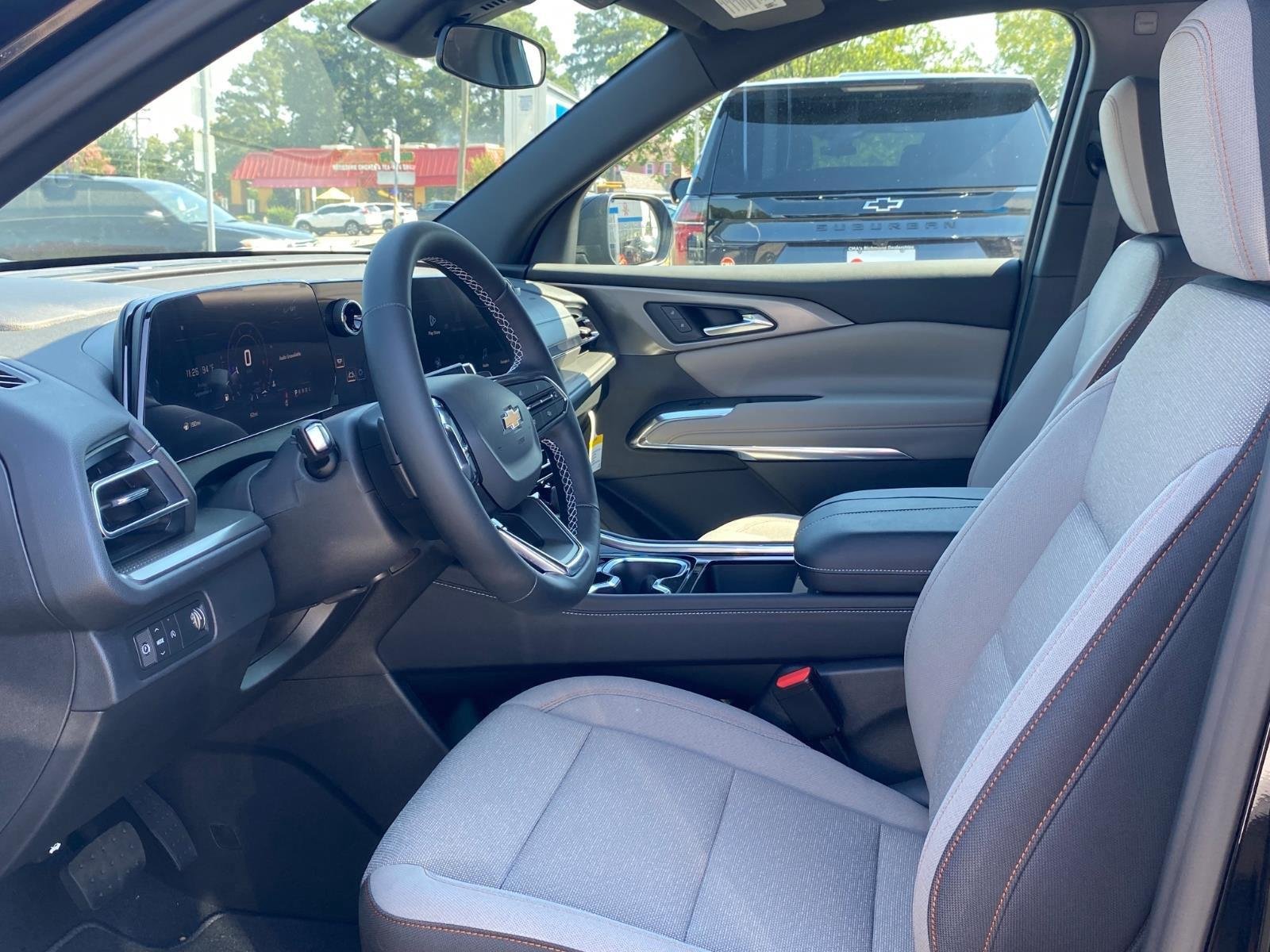 New 2027 Chevrolet Traverse LT w/ Sun and Wheel Package FWD image 13