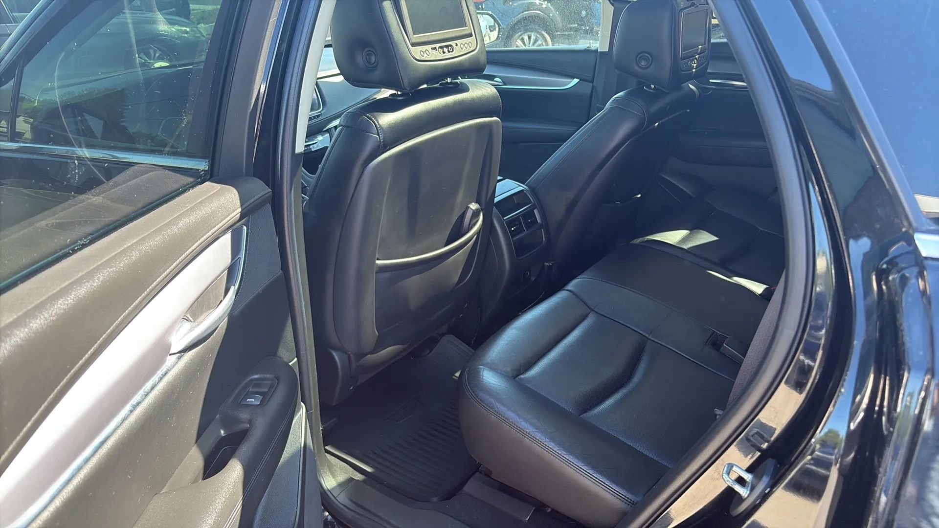 Used 2017 Cadillac XT5 Luxury w/ Driver Awareness Package AWD/4WD image 14
