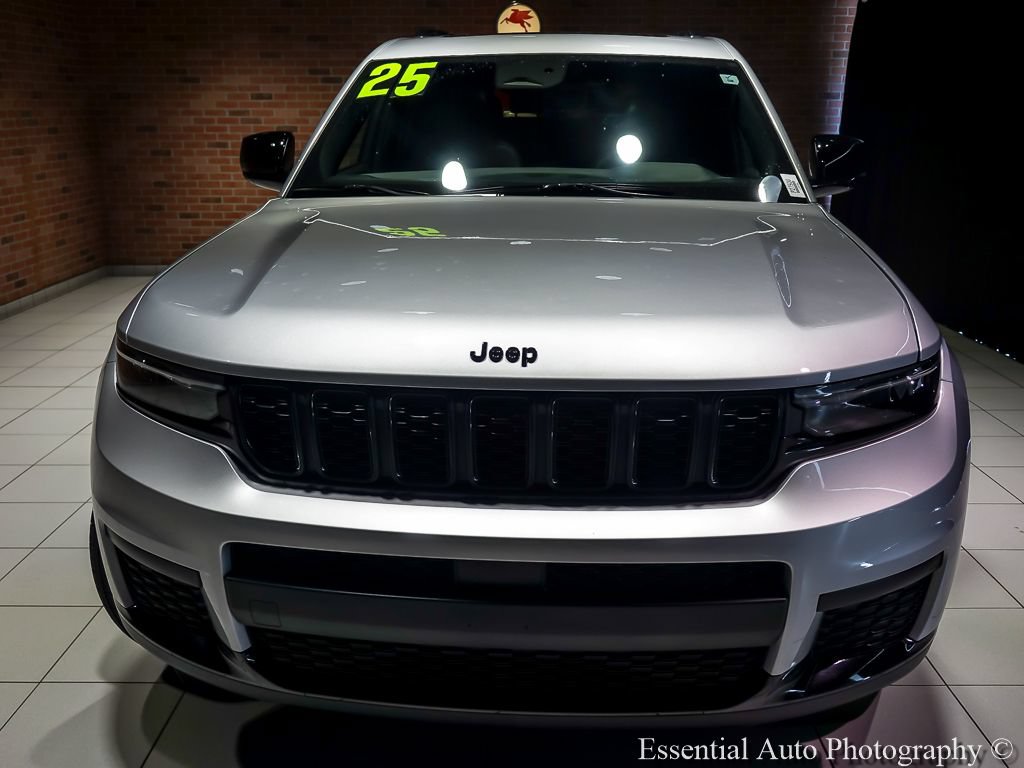 Used 2025 Jeep Grand Cherokee L Altitude AWD/4WD image 5