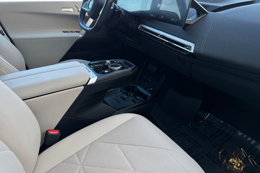 Used 2023 BMW iX xDrive50 image 17