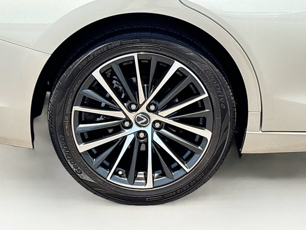 Used 2024 Lexus ES 300h w/ Premium Package FWD image 33