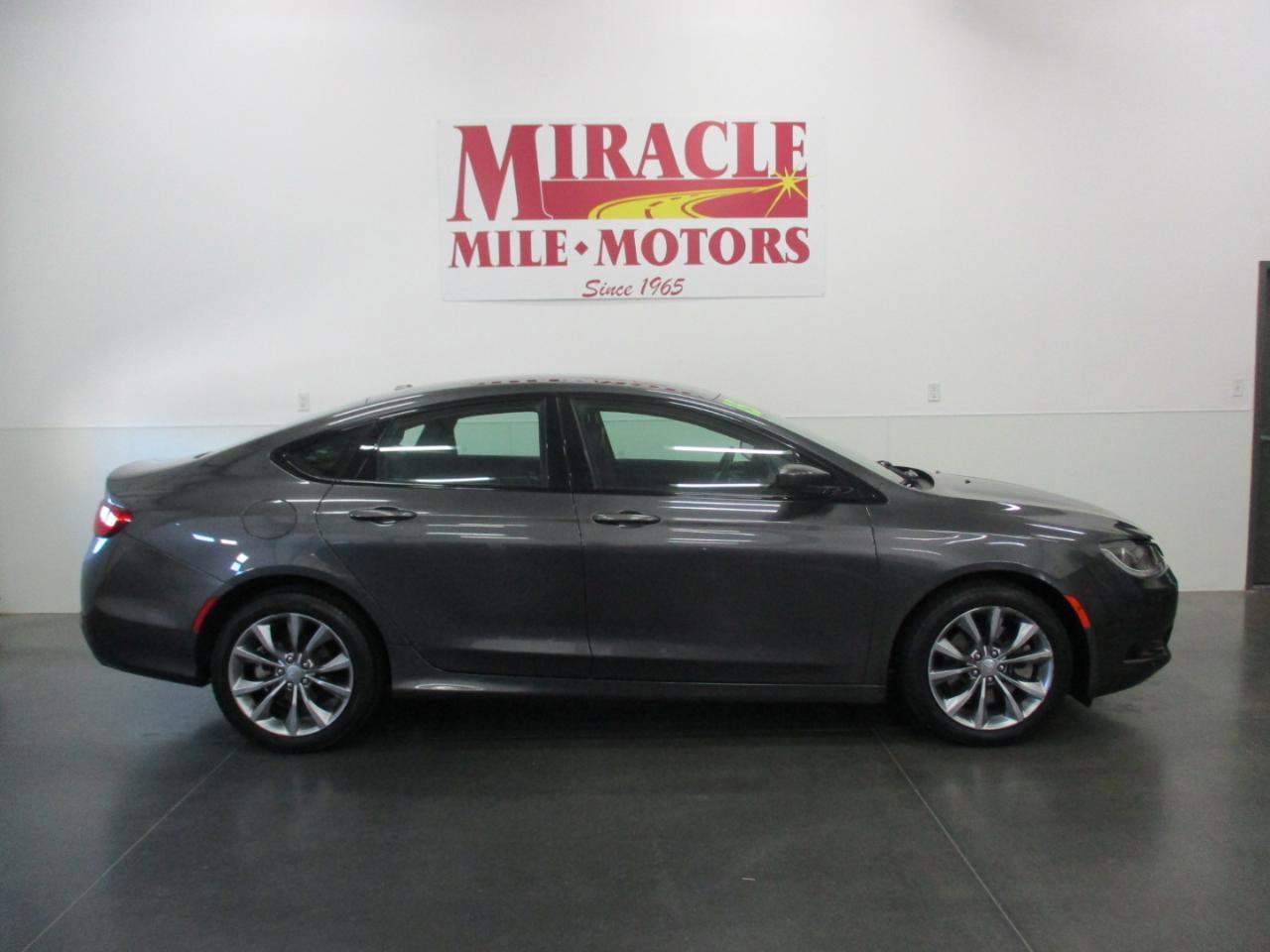 Used 2015 Chrysler 200 S w/ Comfort Group AWD/4WD image 6