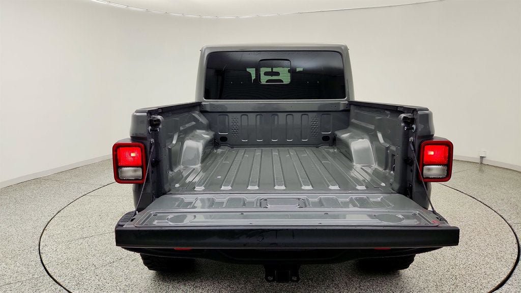 Used 2021 Jeep Gladiator Rubicon w/ Trailer Tow Package AWD/4WD image 21