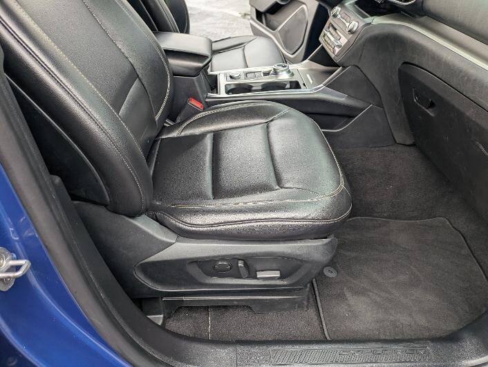 Used 2020 Ford Explorer XLT w/ Equipment Group 202A AWD/4WD image 12