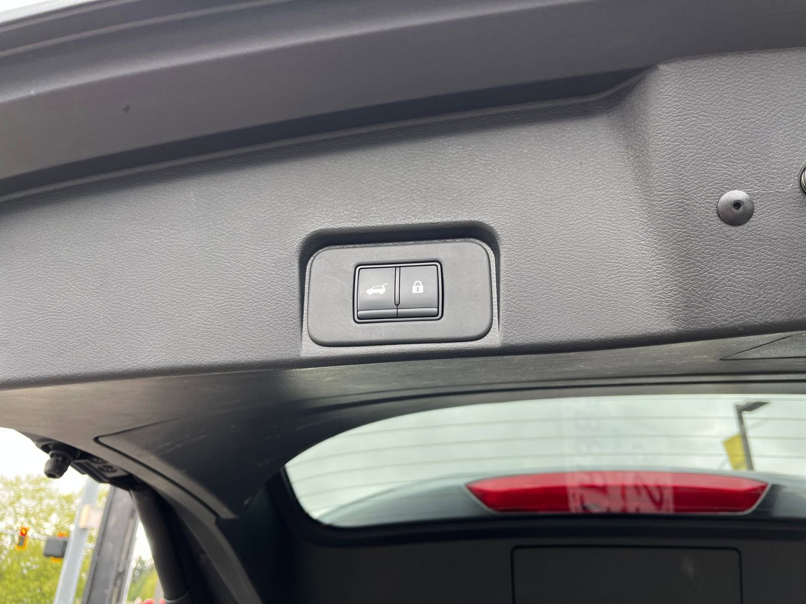 Used 2025 Nissan Rogue SV FWD image 23