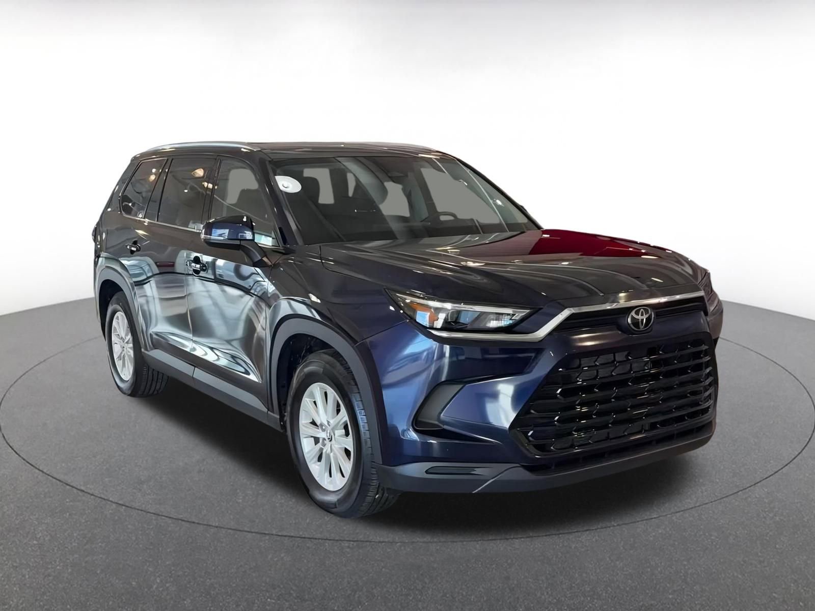 Used 2025 Toyota Grand Highlander FWD image 3