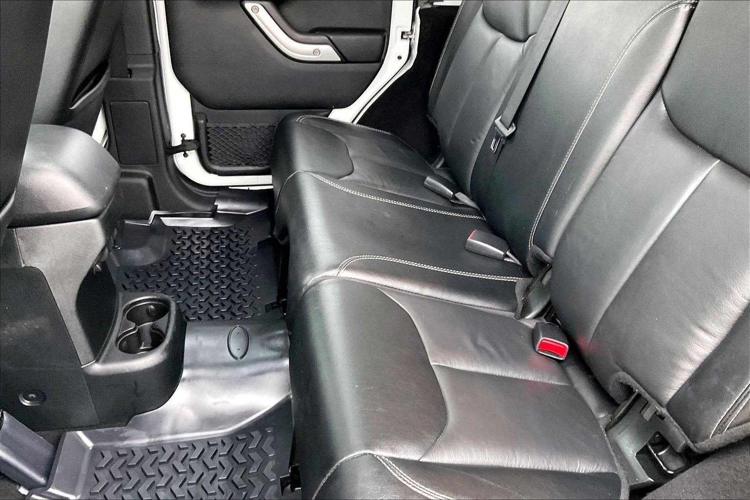 Used 2018 Jeep Wrangler Unlimited Rubicon w/ Cold Weather Group image 16