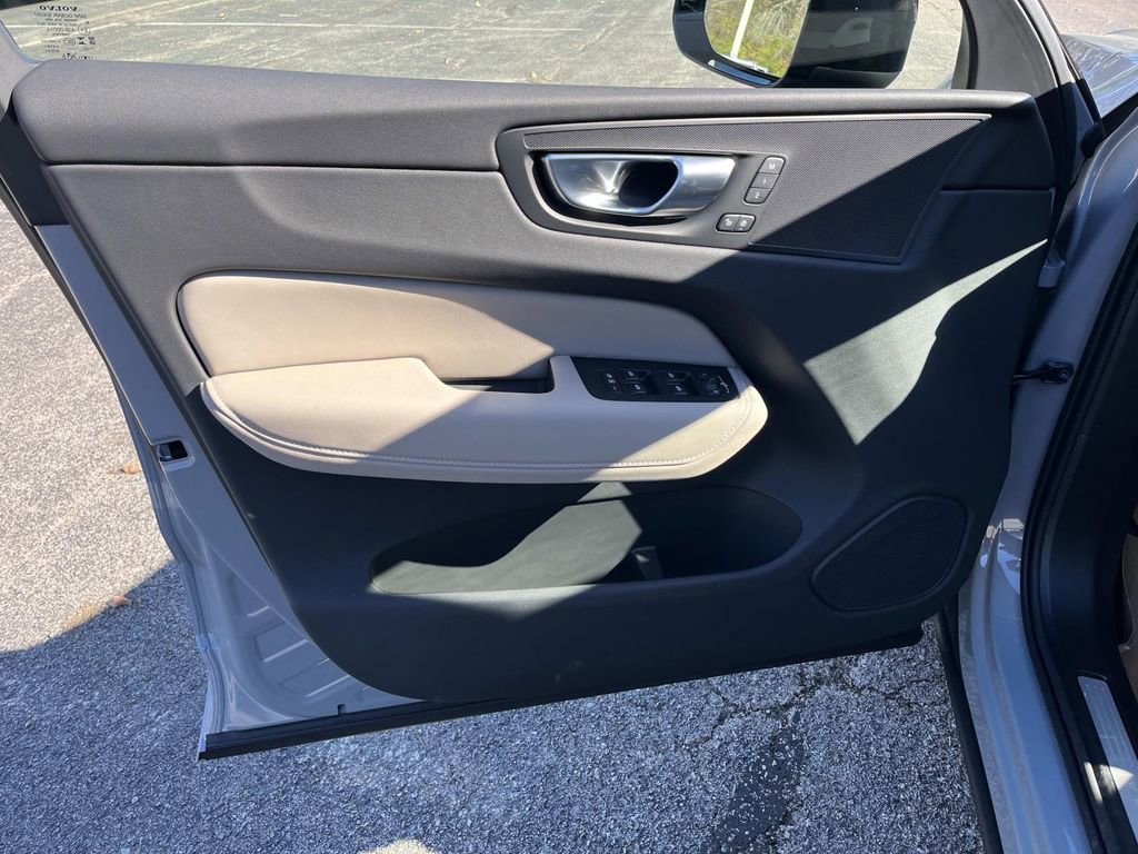 New 2026 Volvo XC60 B5 Plus w/ Climate Package image 20