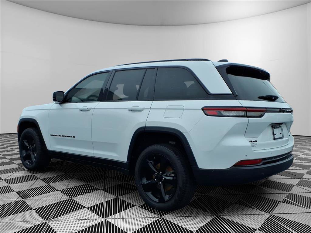 Used 2023 Jeep Grand Cherokee Limited w/ Luxury Tech Group II AWD/4WD image 24